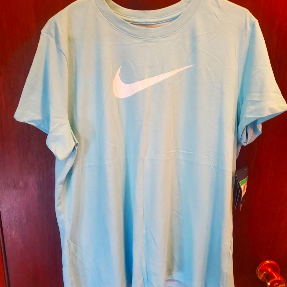 Women's nike tshirt
